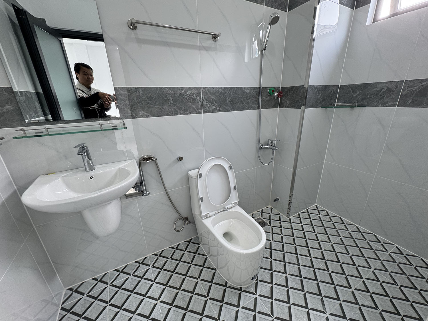 Tuyệt phẩm biệt thự mini 3 lầu, góc 2 mặt tiền hẻm 2 xe hơi 7 chỗ tránh nhau khu VIP Đặng Văn Ngữ